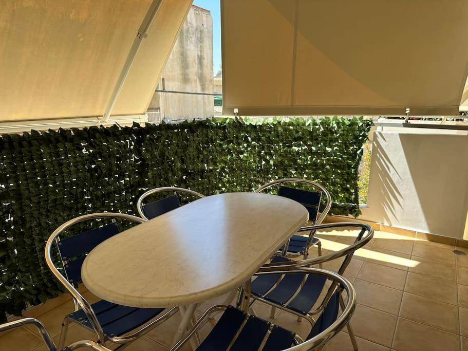 Riviera Beach, Seaside Spacious Apt. Anáviszosz Kültér fotó