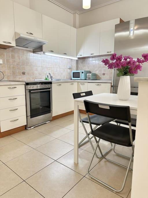 Riviera Beach, Seaside Spacious Apt. Anáviszosz Kültér fotó